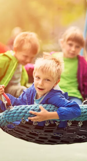 Kinder auf dem Spielplatz